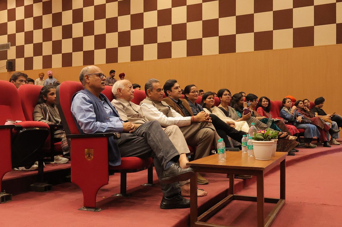 Alumni and dignitaries at the Yuva Sansad event